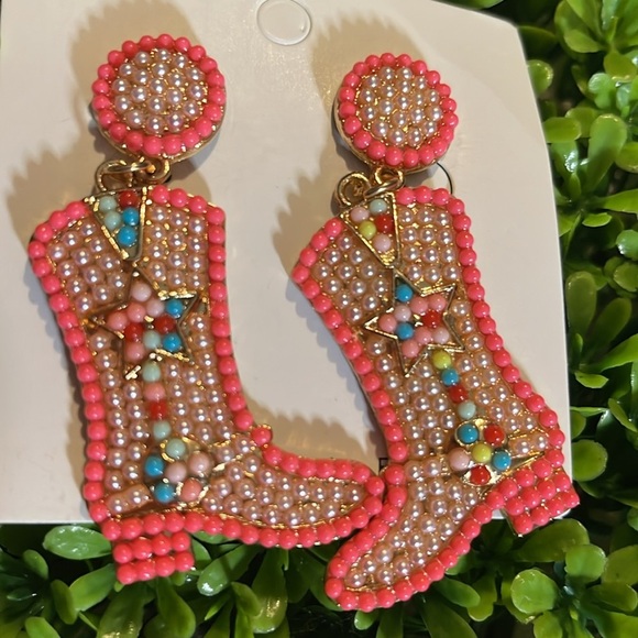 🪩 Cowboy Boot Earrings Pink Beaded dangle - Picture 3 of 5